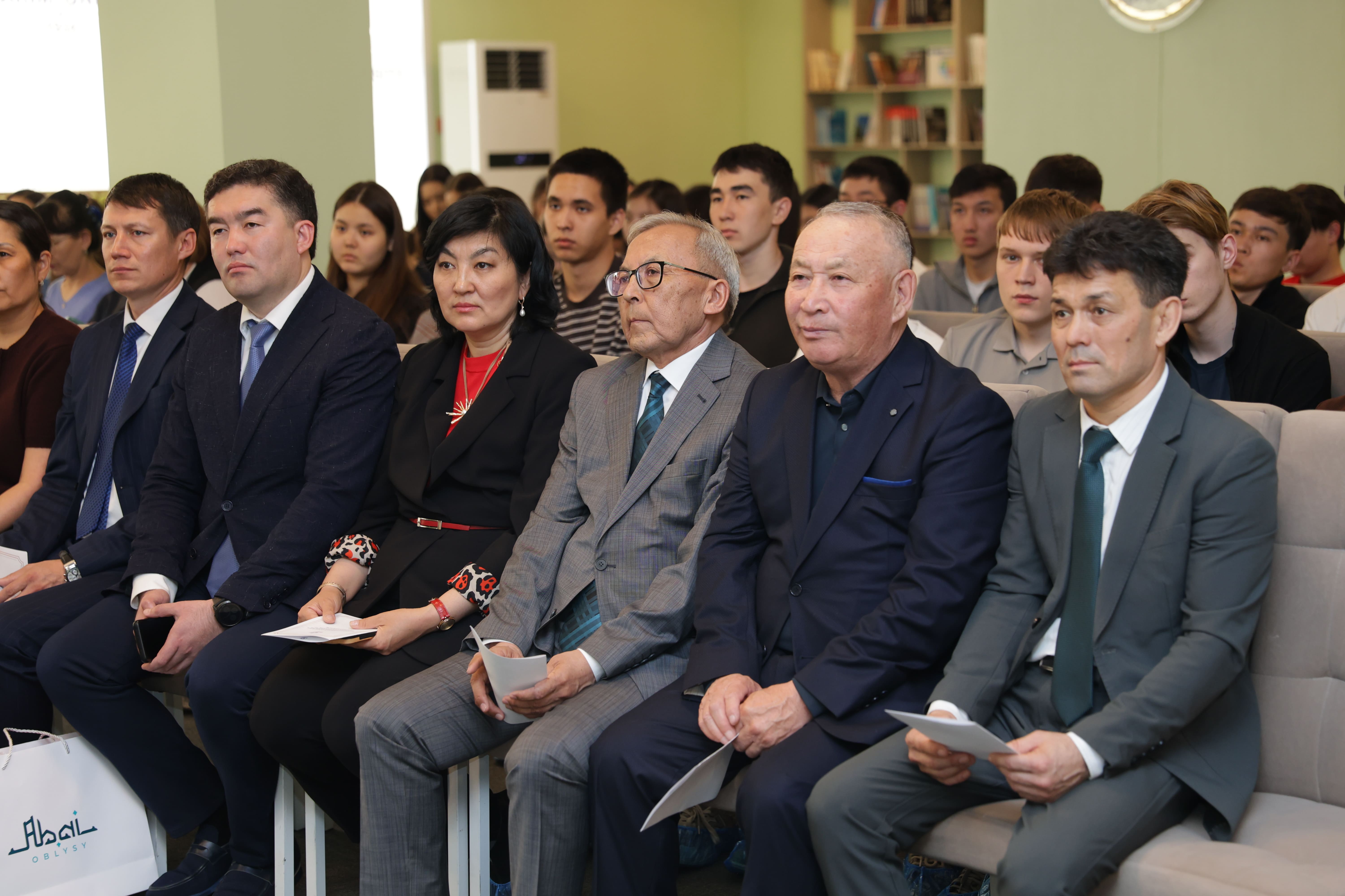 Қаржылық сауаттылықты Абай ілімімен ұштастырған кітап 