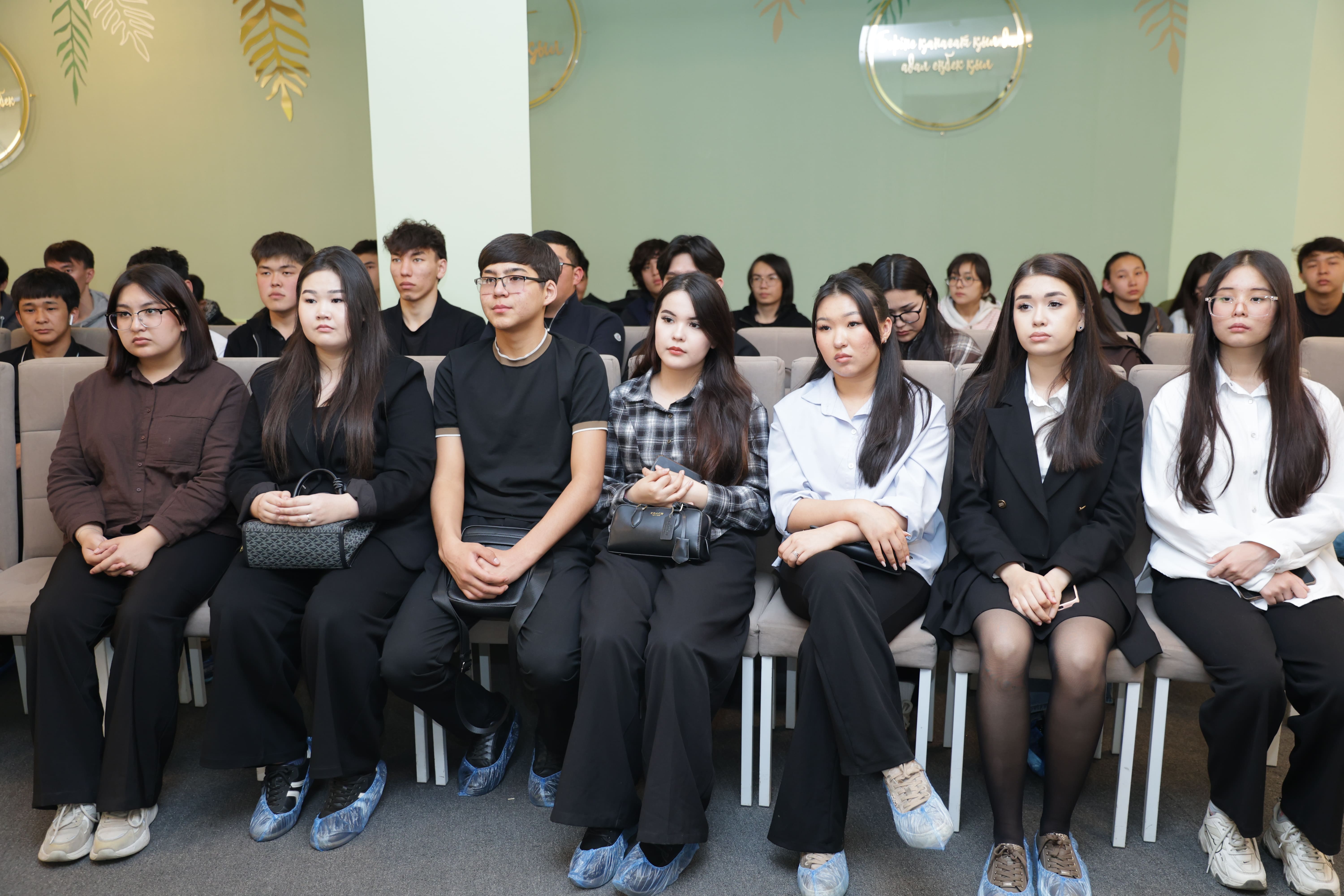 Қаржылық сауаттылықты Абай ілімімен ұштастырған кітап 