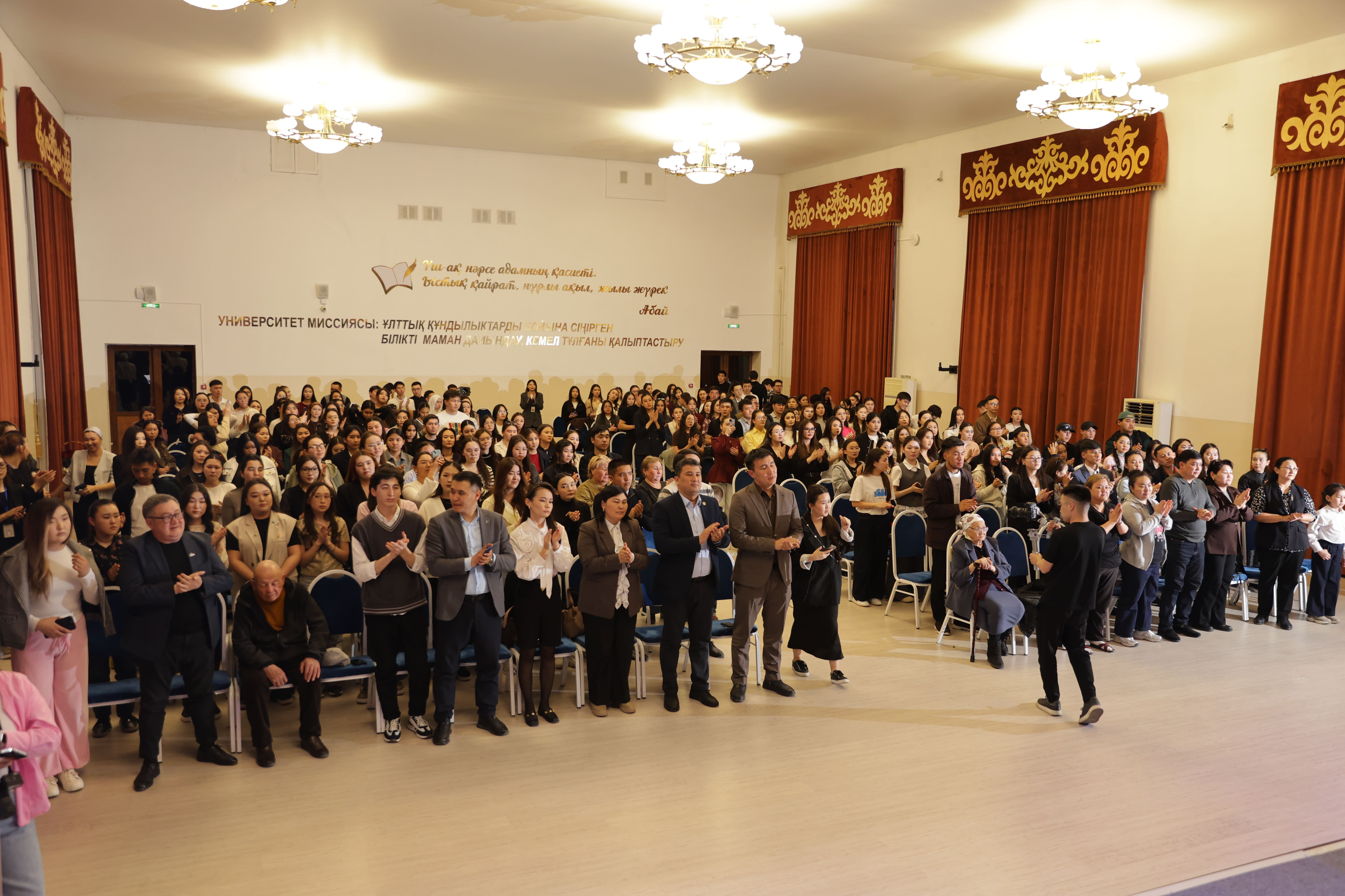 撕心裂肺的歌，舞台上的感觉