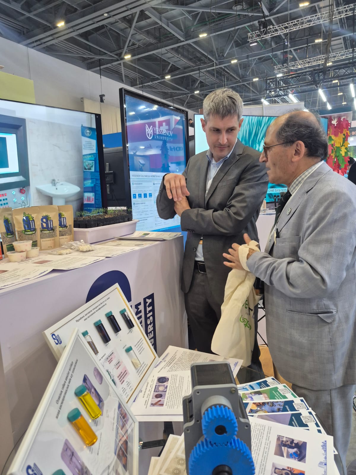 Shakarim University на международной экологической выставке саммита