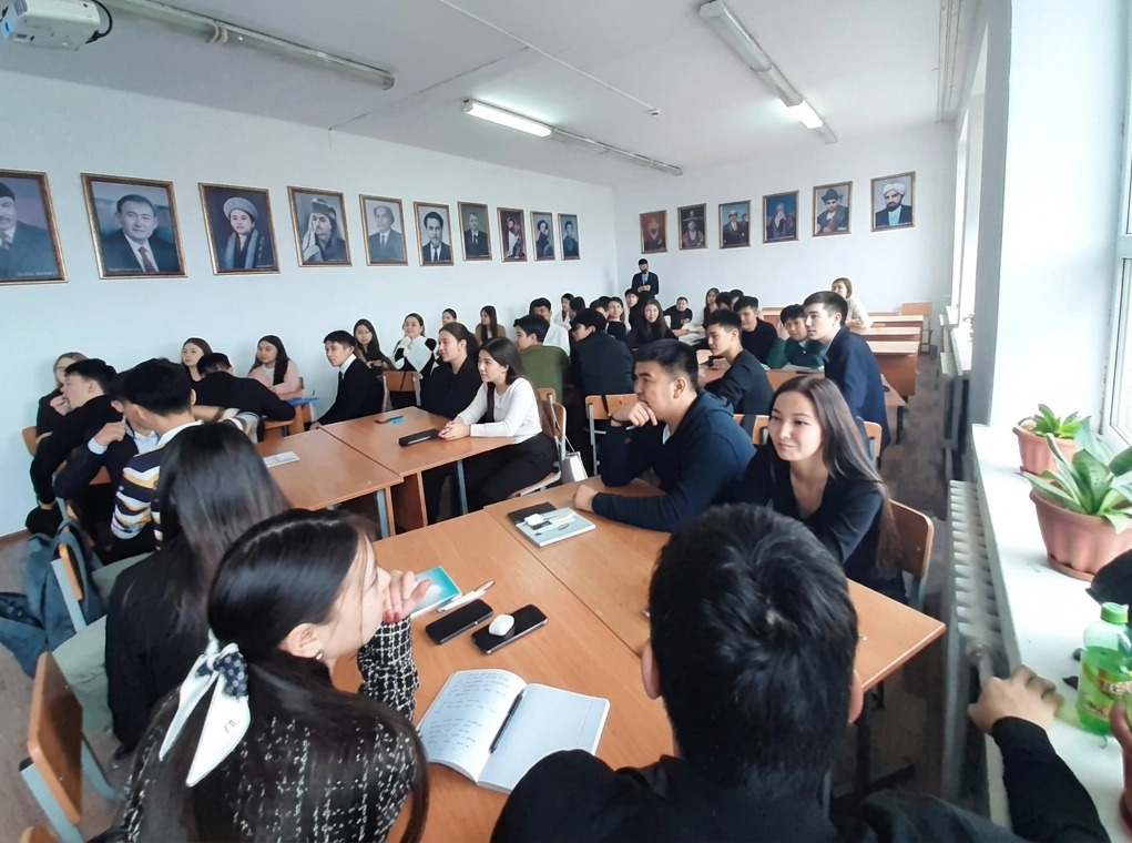 Pedagogical Internship of Master's Students: Building Professional Competencies in Real-World Classrooms