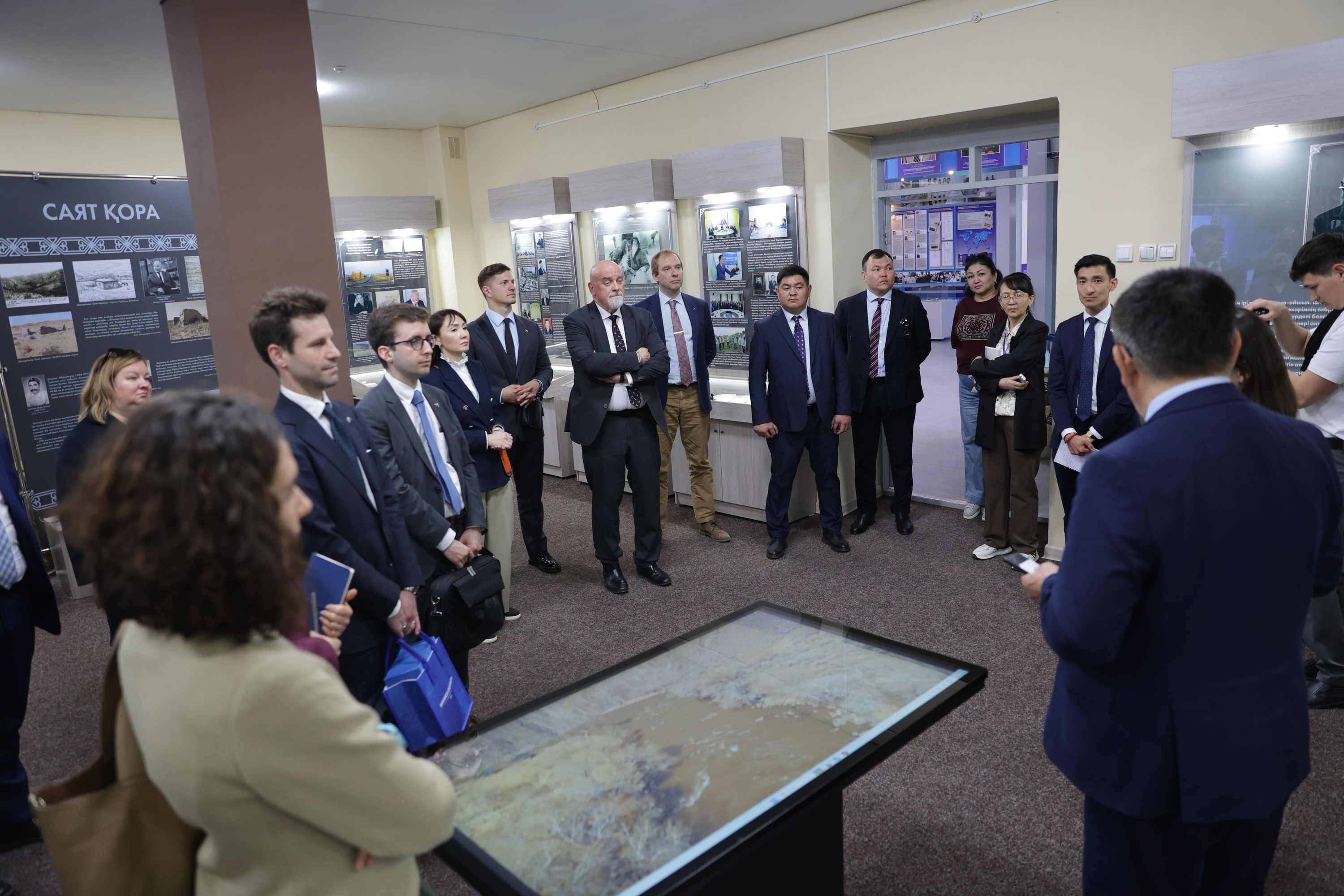 Жас ғалымдар мен еуропалық дипломаттар диалогы