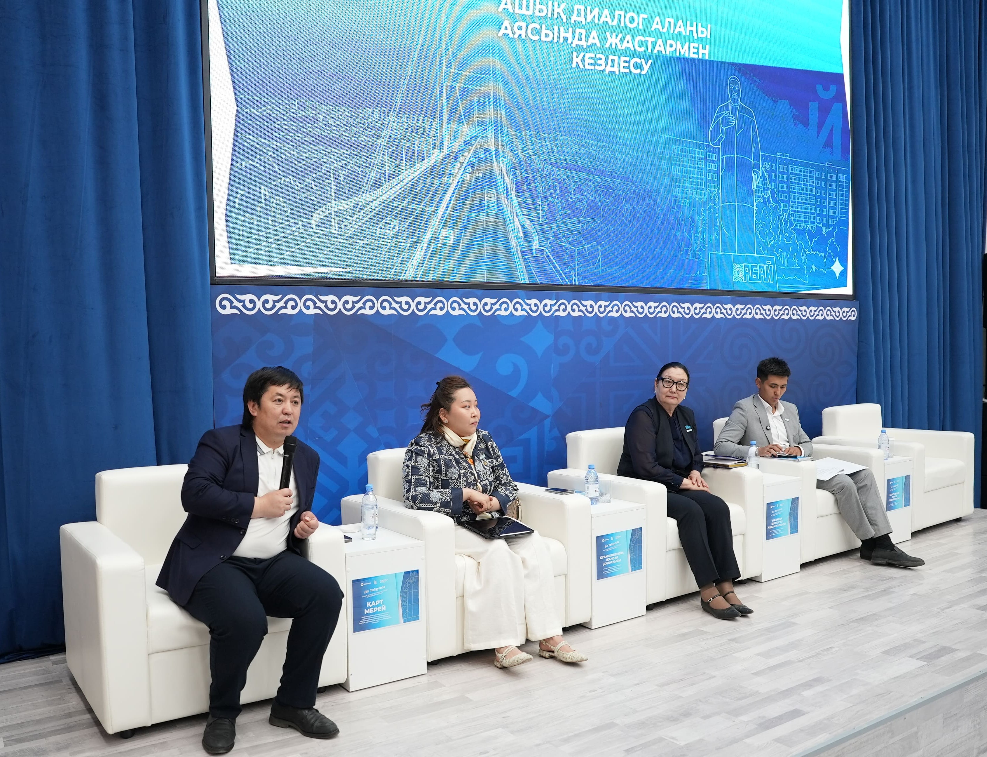 “Bir tolqynda”是一个团结年轻人的开放对话平台