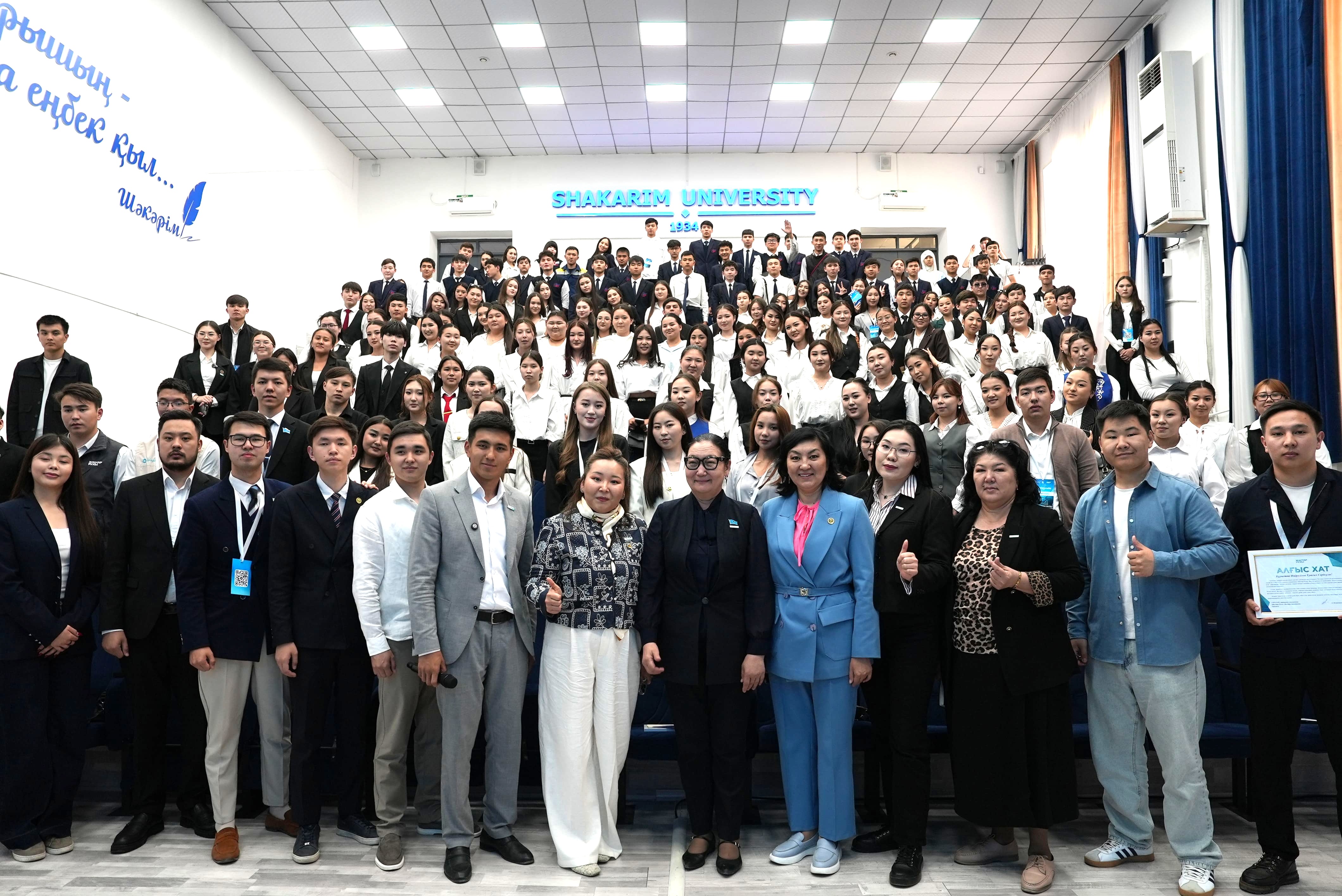 “Bir tolqynda”是一个团结年轻人的开放对话平台