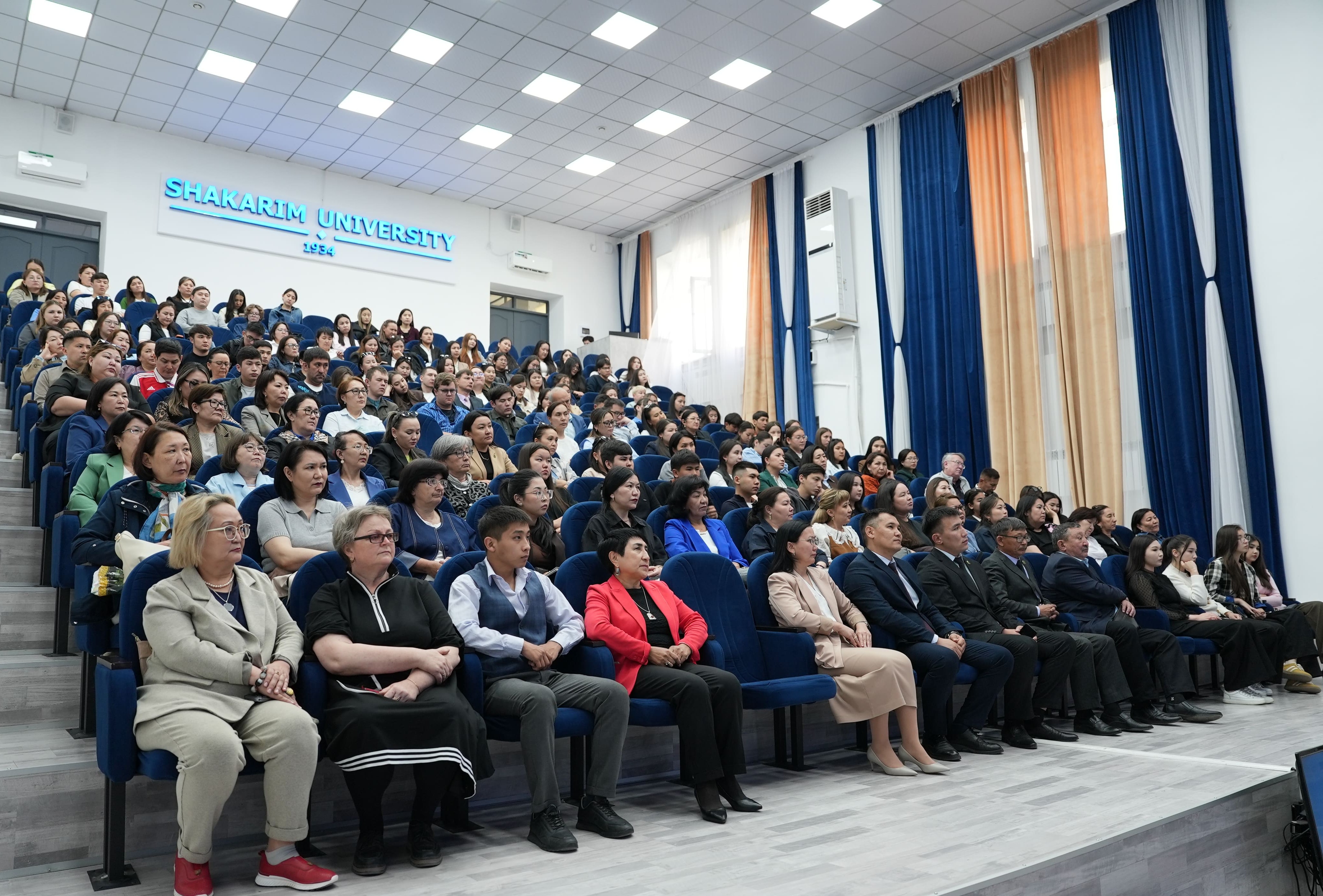 Конституциялық Сот өкілдері Шәкәрім университетінде дәріс оқыды