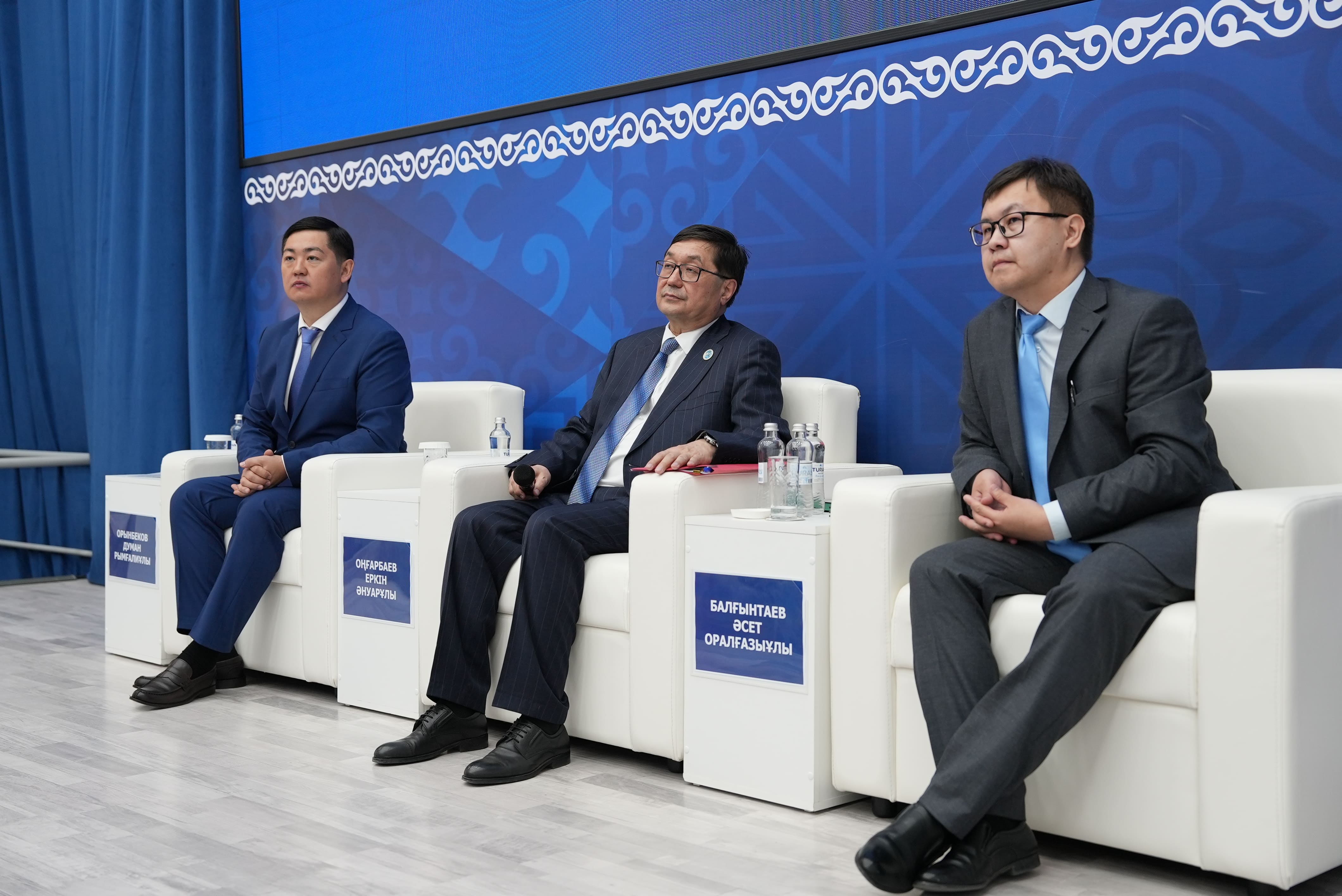 Конституциялық Сот өкілдері Шәкәрім университетінде дәріс оқыды
