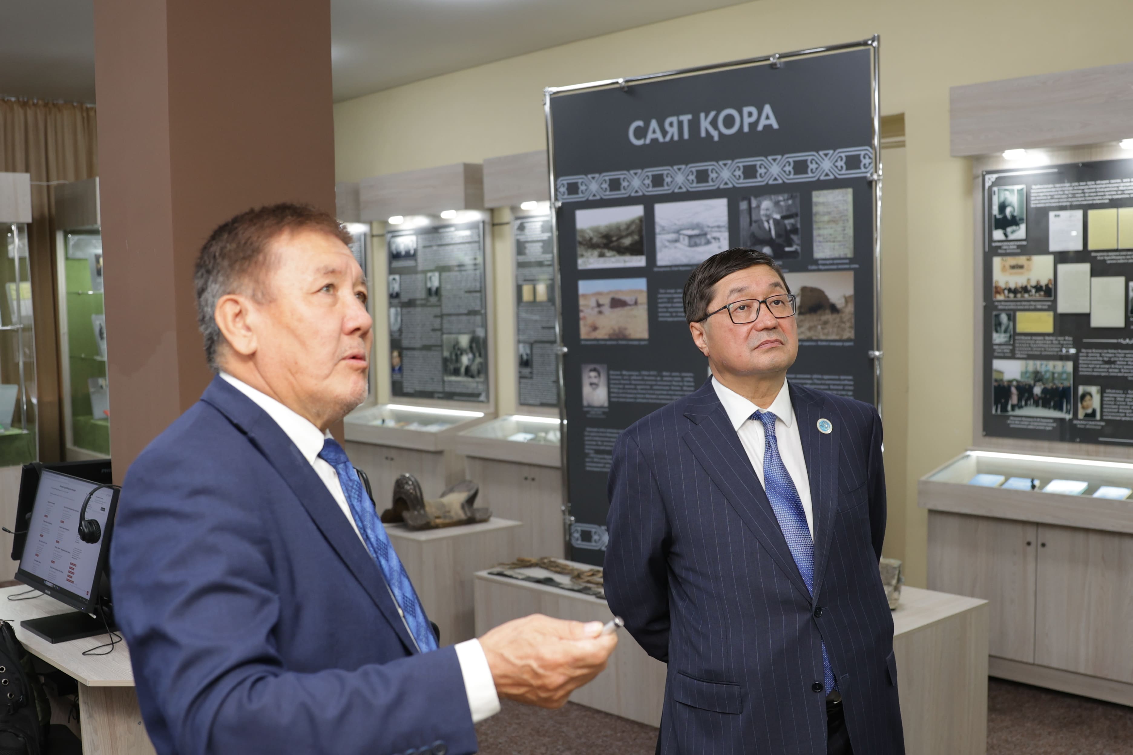 Конституциялық Сот өкілдері Шәкәрім университетінде дәріс оқыды
