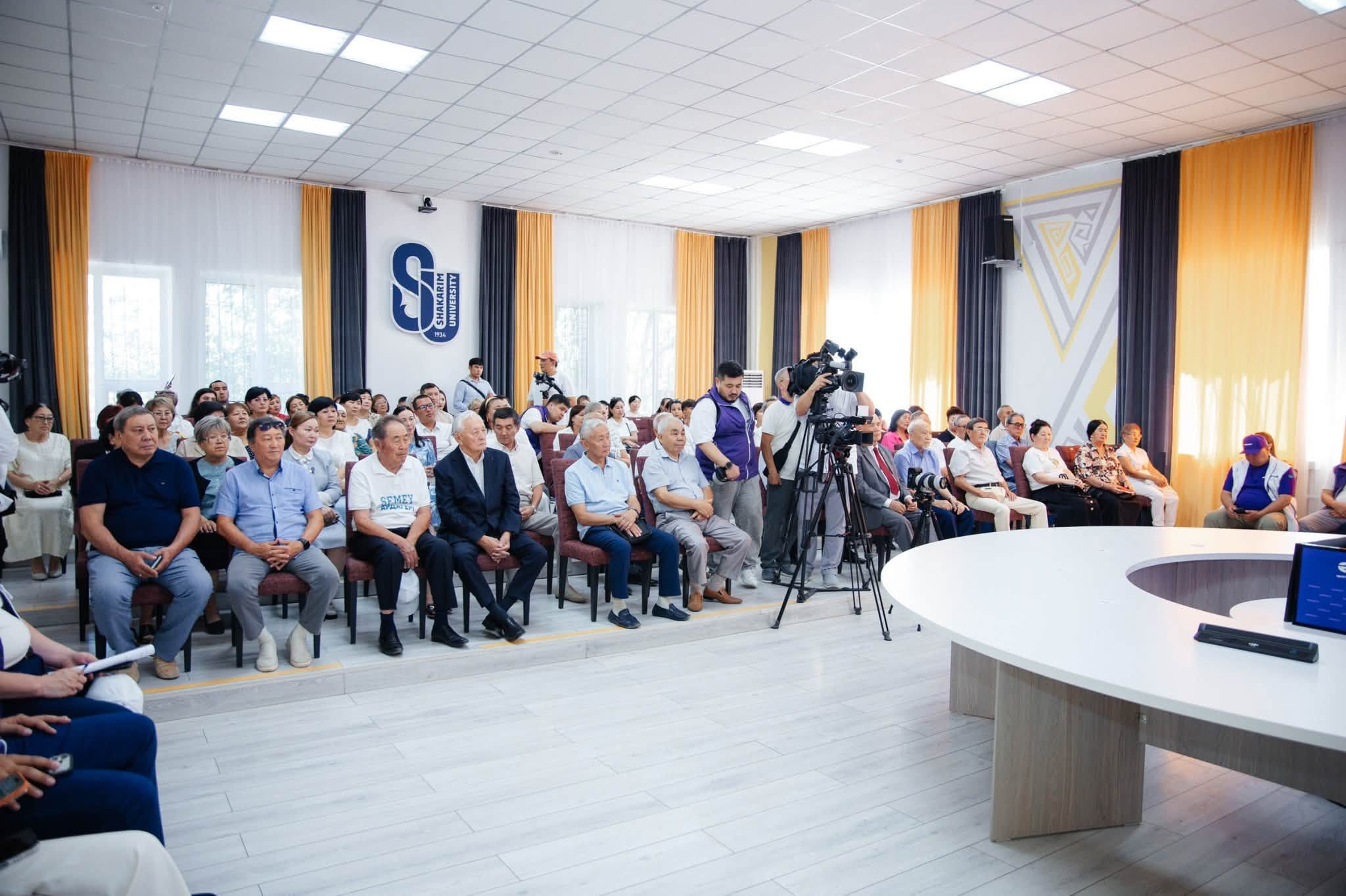 Абай күні Shakarim University-де: «Әділет» партиясының бағдарламасы және ел дамуының өзекті мәселелері