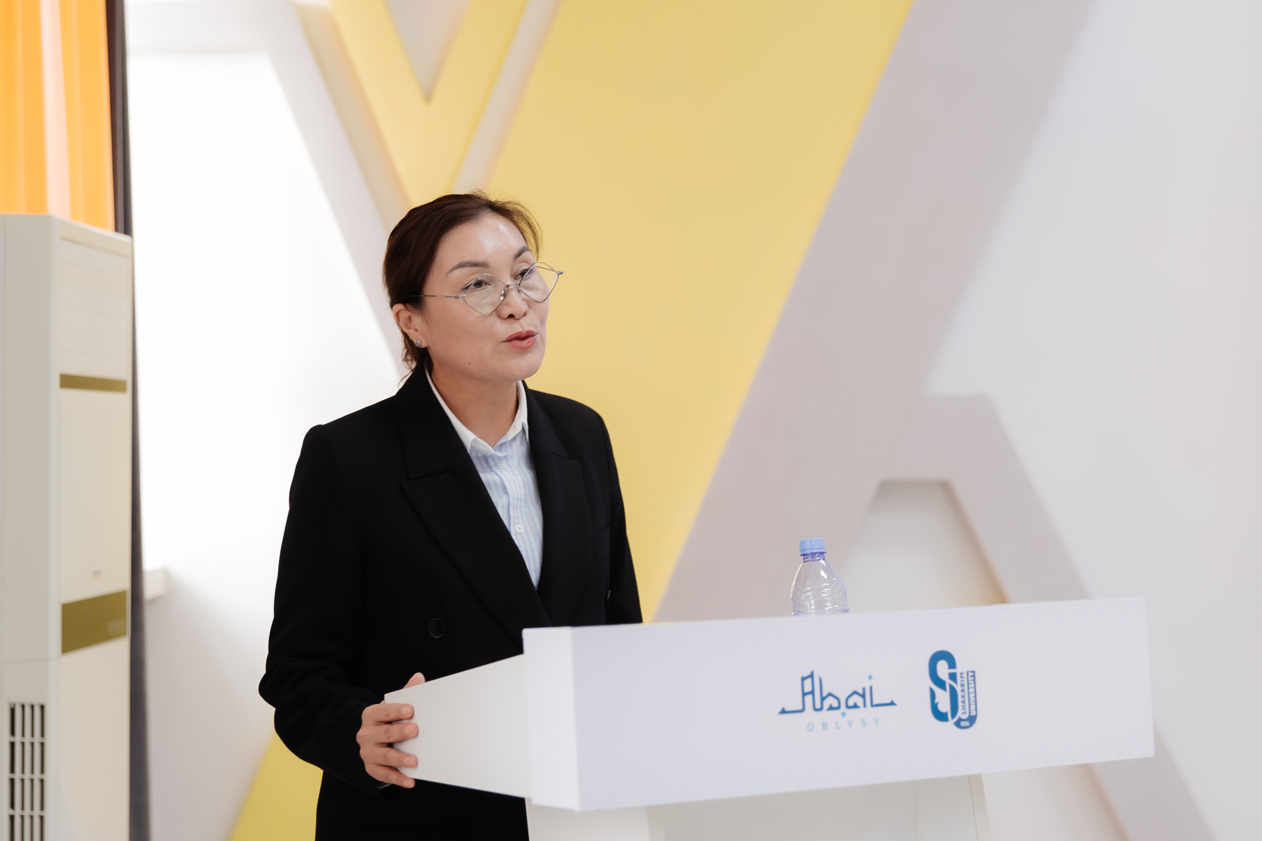 讨论了加工羊奶的科学和生产可能性