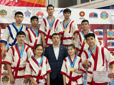 НАШИ БОРЦЫ НА ПЕДЪЕСТАЛЕ