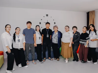 Студенттер жатақханаға орналасып жатыр 