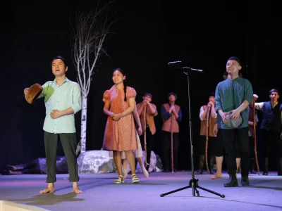 Жүректі тербейтін жыр, сахнадағы сезім