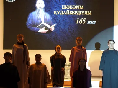 ТЕАТР “КАРАКОЗ” ПРЕДСТАВИЛ МОНОСПЕКТАКЛЬ “ШӘКӘРІМ ӘЛЕМІ”