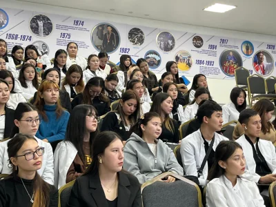 «Лишь знаньем жив человек, лишь знаньем движется век»