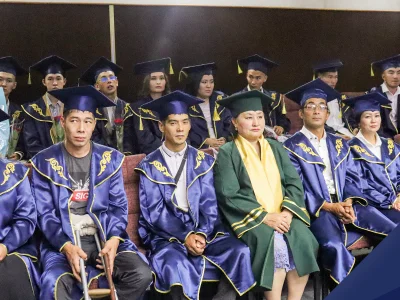 ВРУЧЕНИЕ ДИПЛОМОВ ВЫПУСКНИКАМ ВЫСШЕГО КОЛЛЕДЖА ШАКАРИМА