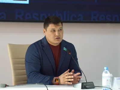 ДЕПУТАТ МАЖИЛИСА В УНИВЕРСИТЕТЕ ШАКАРИМА